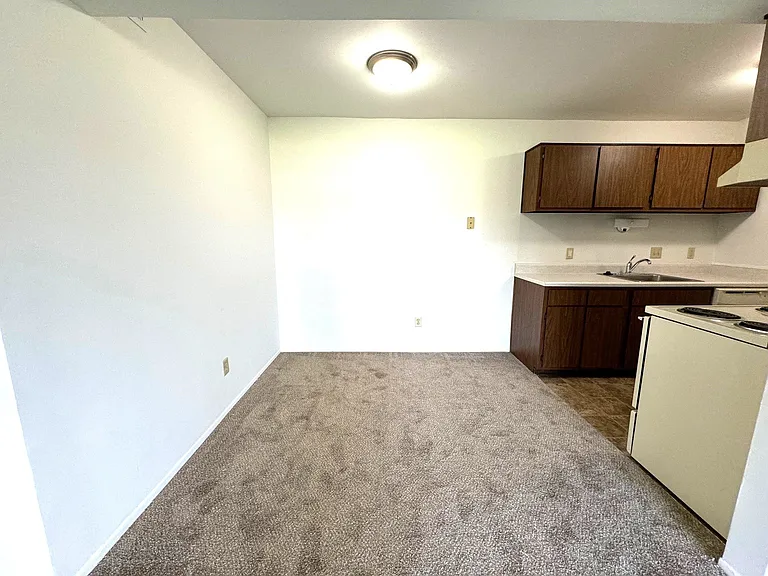Charter Oaks Apartments — Photo 254