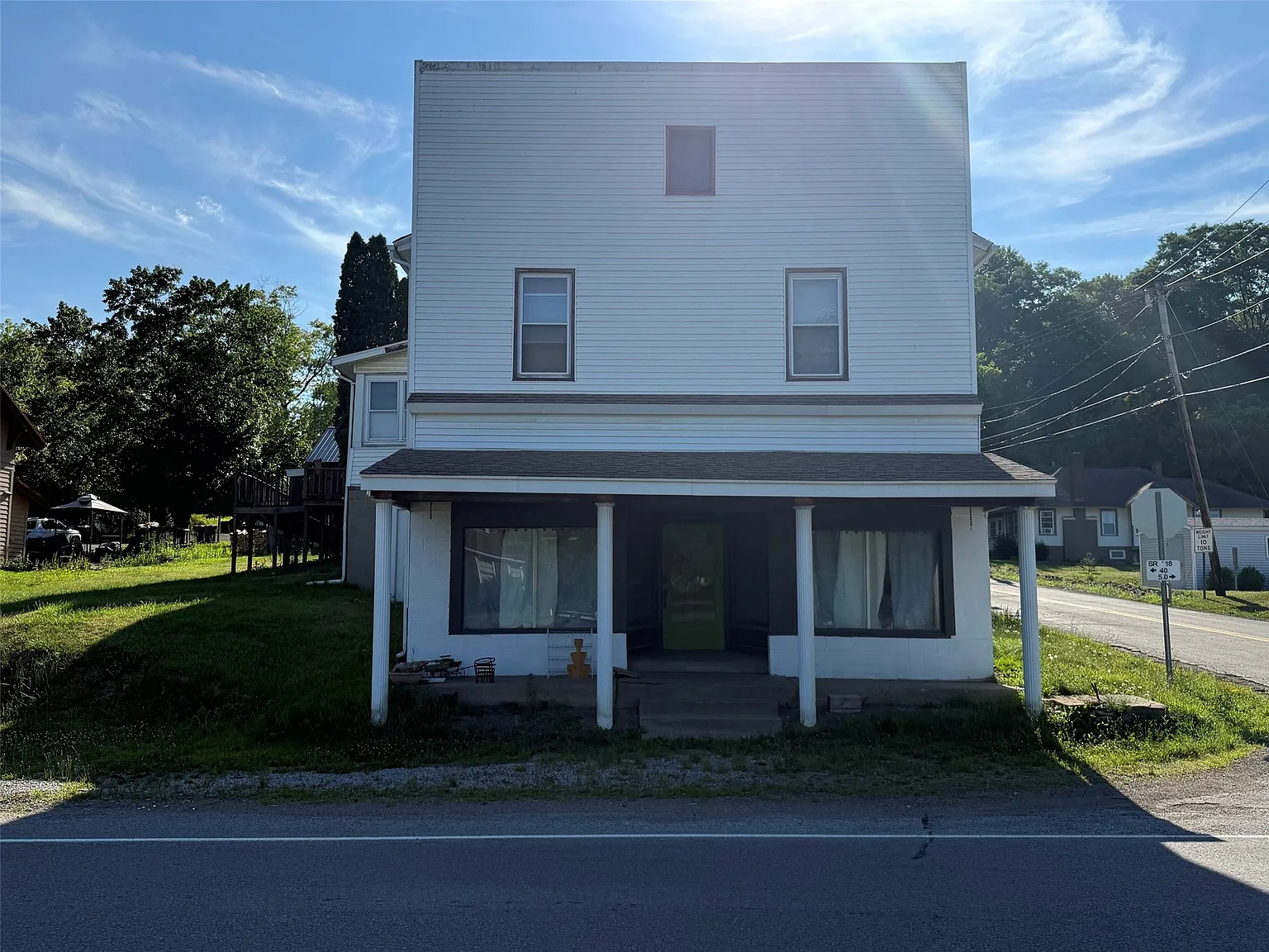 3 bed, 1.0 bath, 2740 sqft, $89,900 — Photo 3