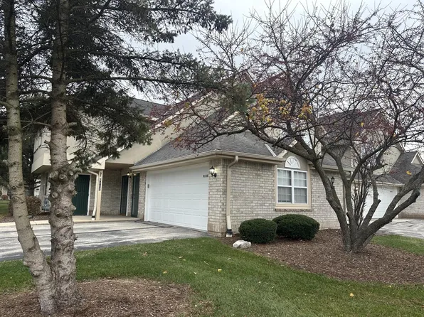 9112 West Elm COURT #E, Franklin, WI 53132