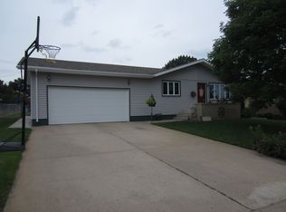 307 Elizabeth Ln, Mccook, NE 69001