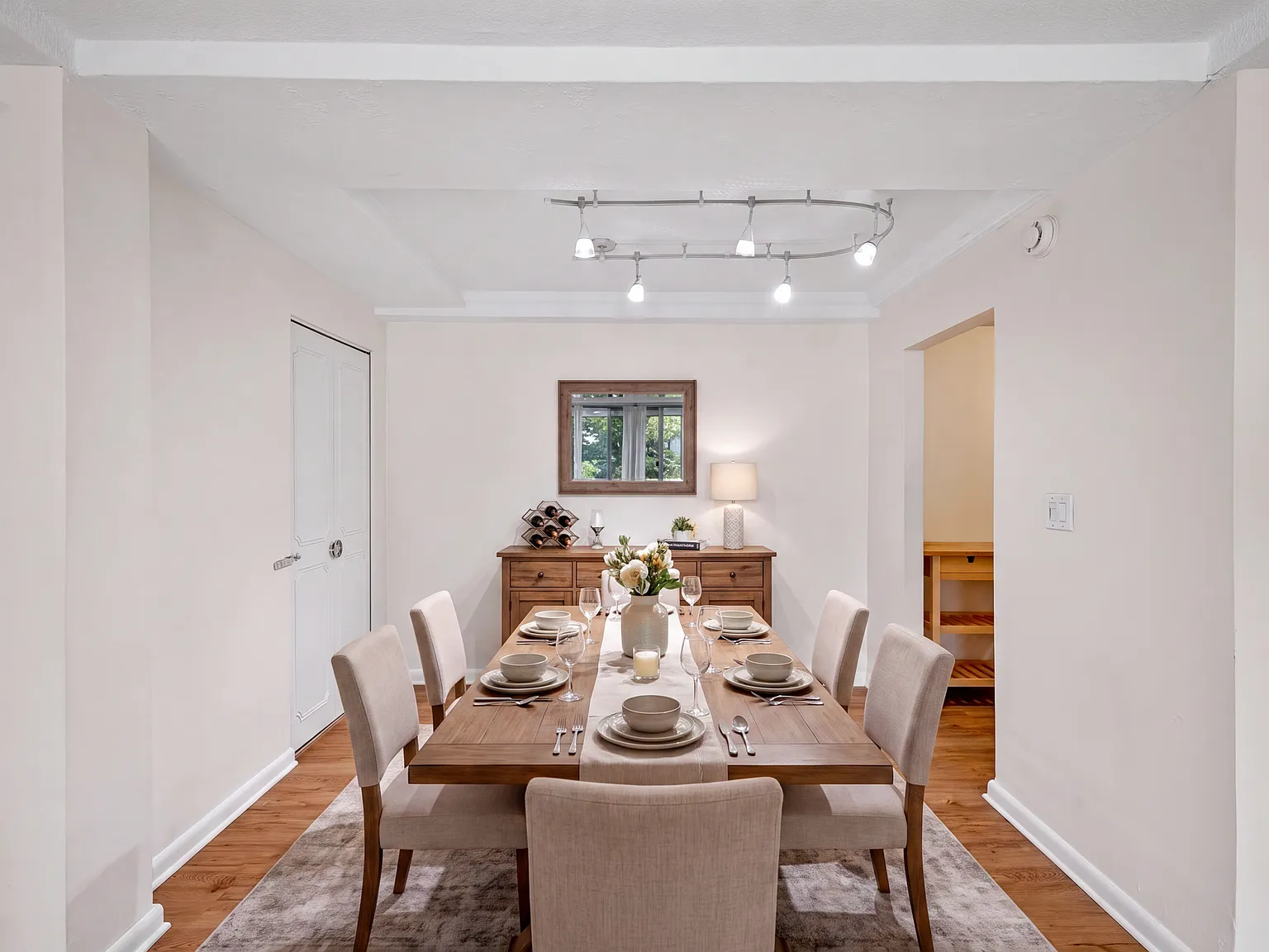 2 bed, 989 sqft, $3,495 — Photo 2