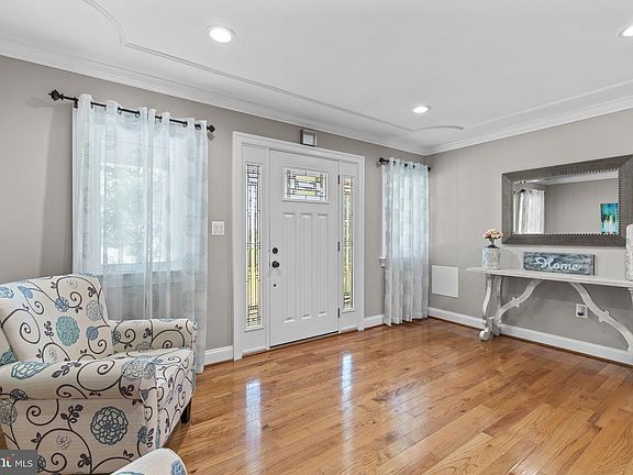 4th image of 18611 Brooke Rd