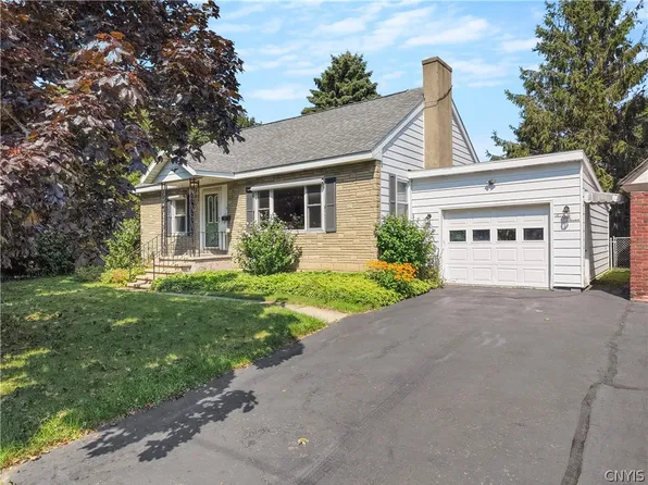 77 W 7th St, Oswego, NY 13126