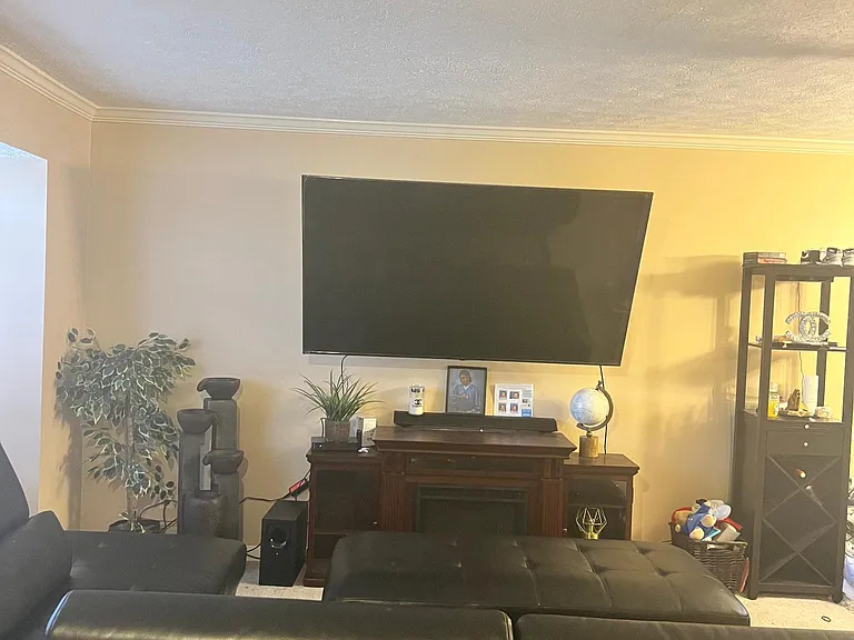301 Royce Ct — Photo 10