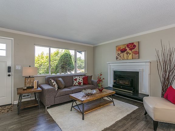3rd image of 915 87th Ave NE