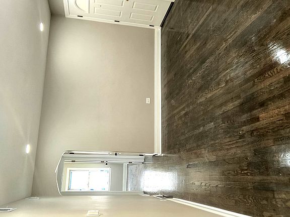 5th image of 9734 Richard Ave