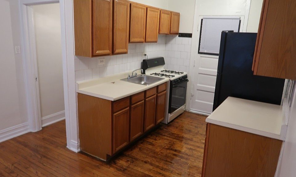 1st image of 4027-37 W School St #4031-B2