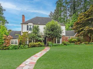 176 Old Mill Rd, Manhasset, NY 11030