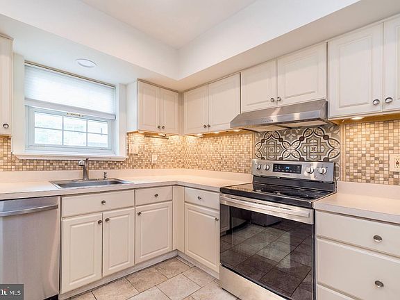 4th image of 123 Hampstead Dr #123