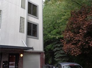 1925 Columbus Rd, Cleveland, OH 44113