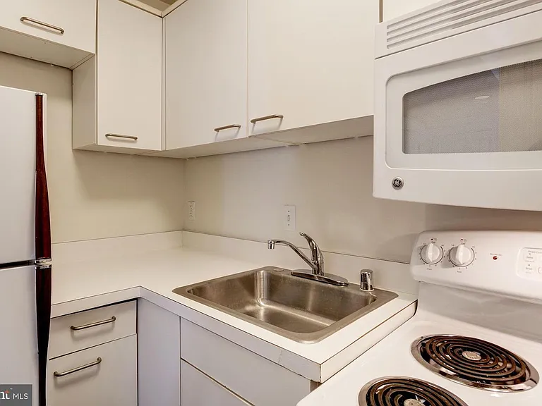 2153 California St NW #207 — Photo 9