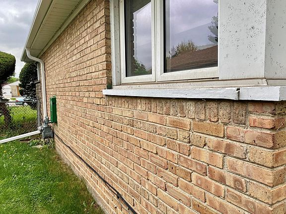 3rd image of 964 E Villa Dr