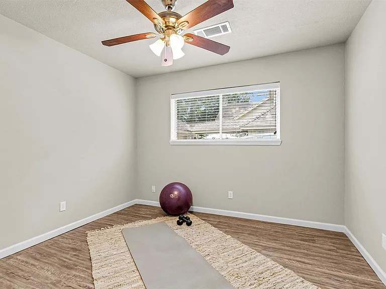 7911 Heathrow Ln — Photo 18