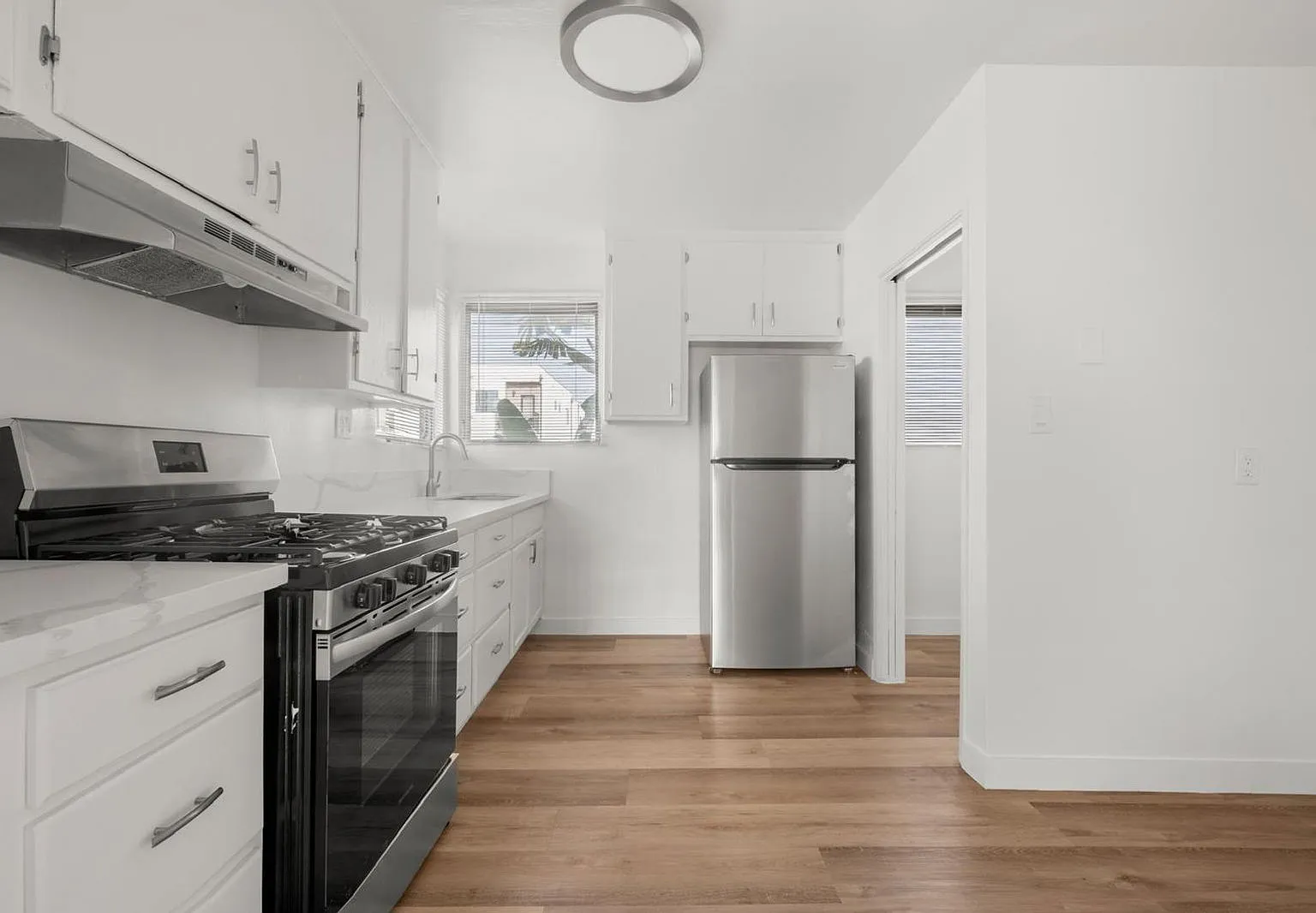 2 bed, 1.0 bath, 900 sqft, $2,095 — Photo 4