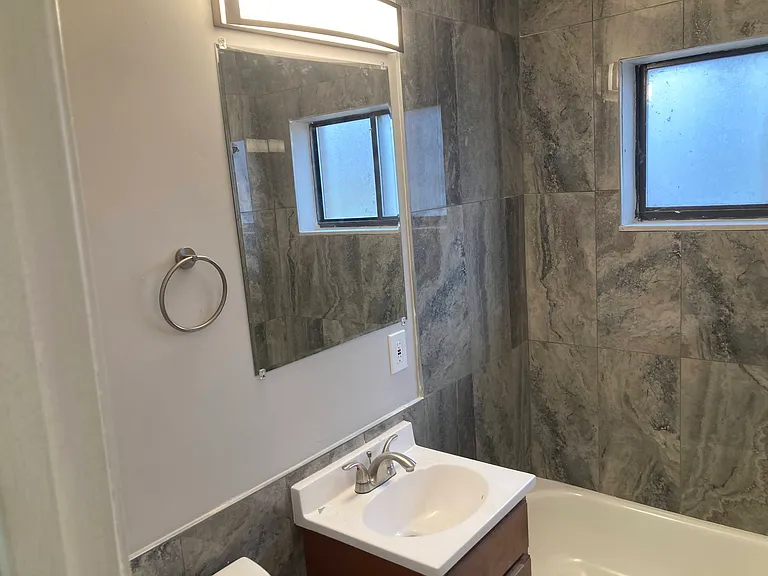 Euclid Estates — Photo 14
