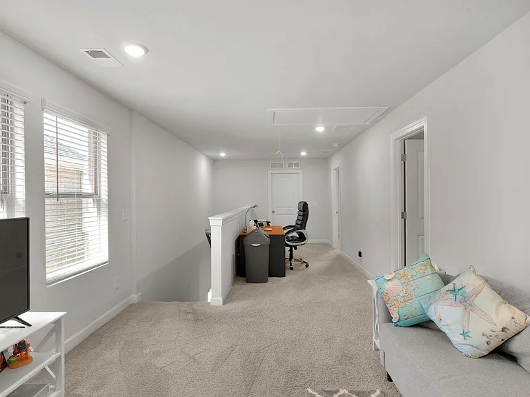 3109 Lisburn St — Photo 20