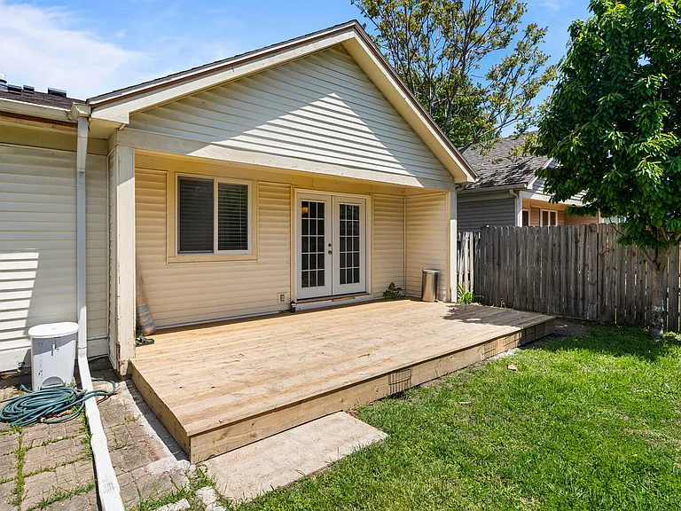 913 W Eads St — Photo 16