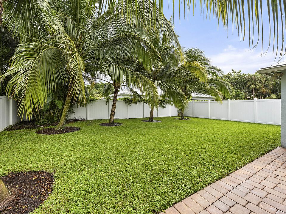 1st image of 17574 Cinquez Park Road E