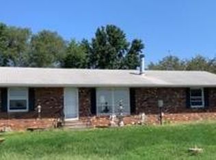 301 E Hillview Ave, Greenville, IL 62246