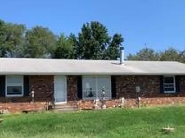 301 E Hillview Ave, Greenville, IL 62246