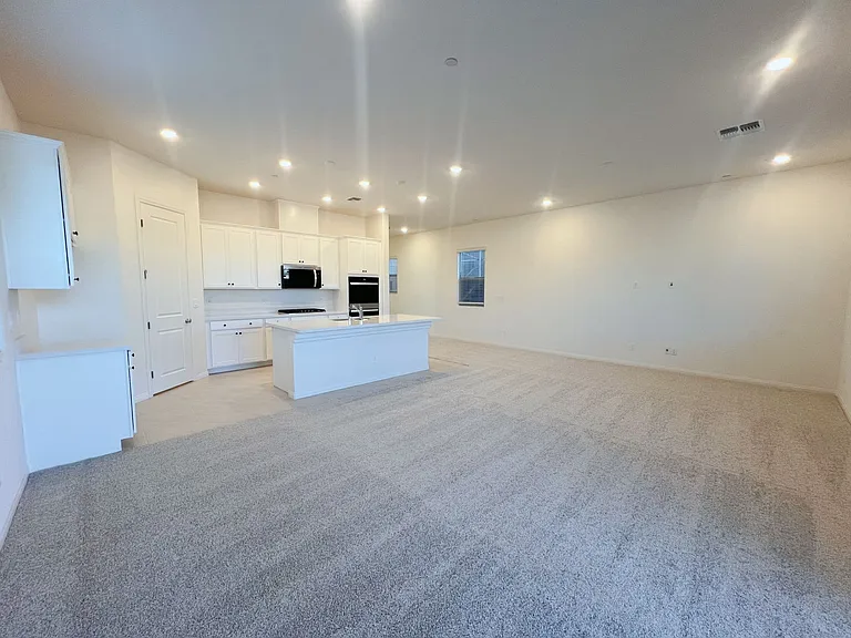 1598 Crested Eagle St — Photo 2