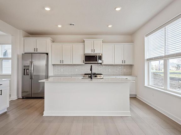 3rd image of 2529 Green Ash Ave