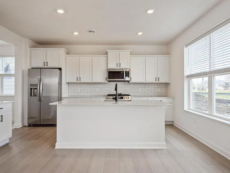 2529 Green Ash Ave — Photo 3