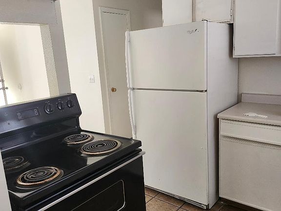 2nd image of 1670 N Lamont St #113