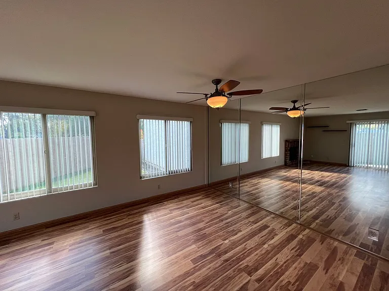 2604 Calle Elegante — Photo 6