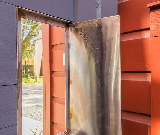 A whimsical variation on the peephole