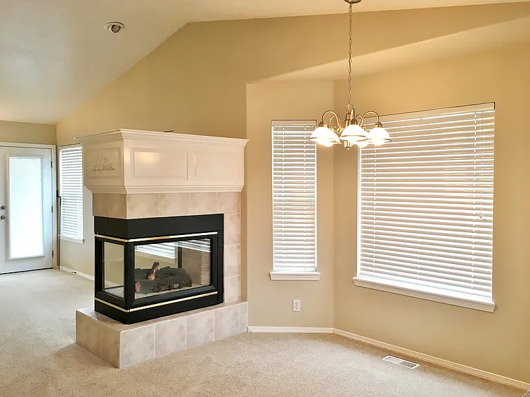 885 E Monarch St — Photo 15