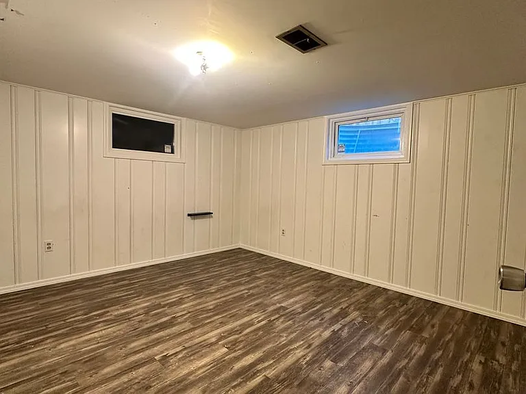 709 Schons Pl — Photo 18