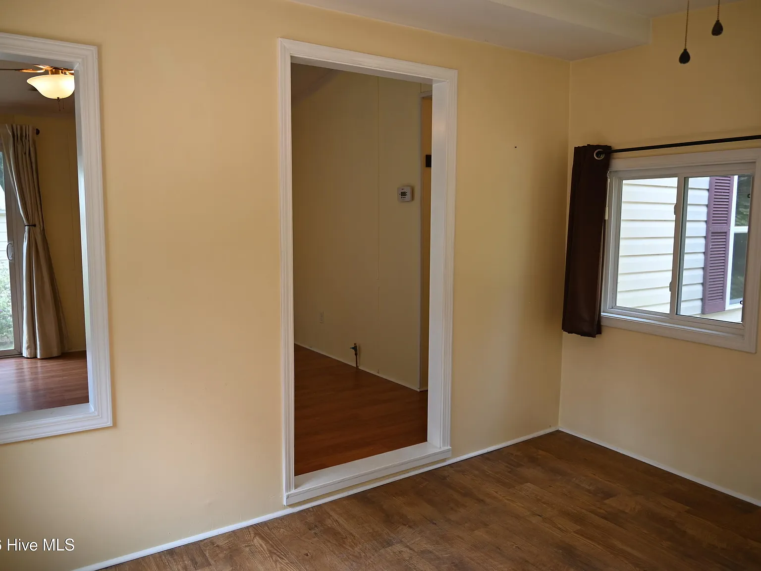 2 bed, 2.0 bath, 905 sqft, $1,350 — Photo 4