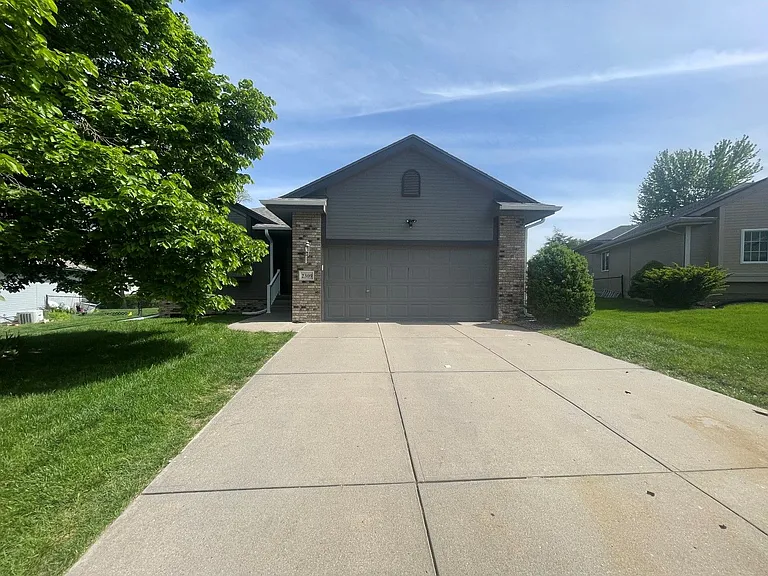 2309 Aberdeen Dr — Photo 1