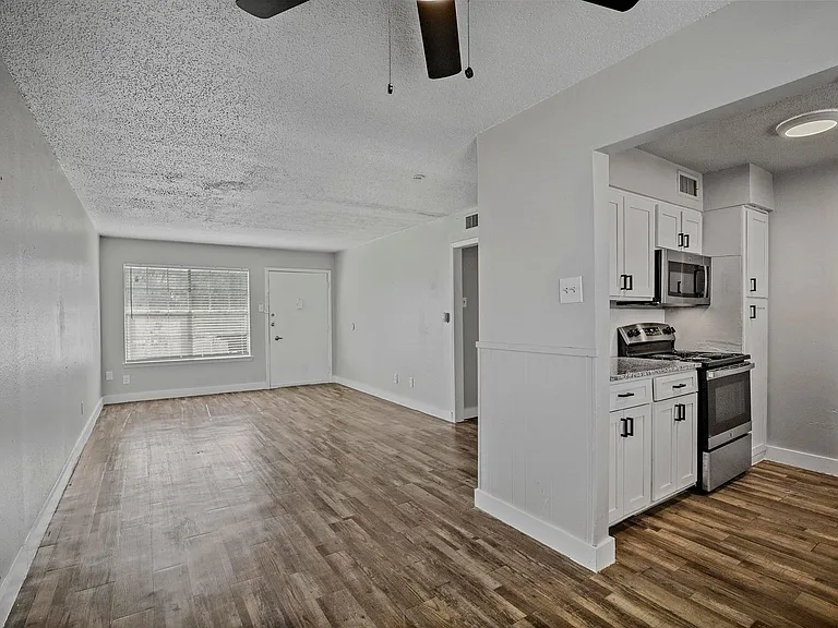 The Flats on Handley — Photo 34