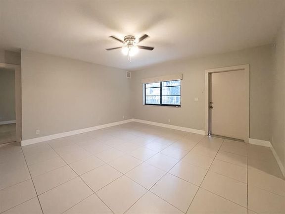 3rd image of 64 Isle Of Venice Dr APT 14