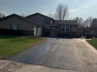 2214 Denton Ln, Maumee, OH 43537