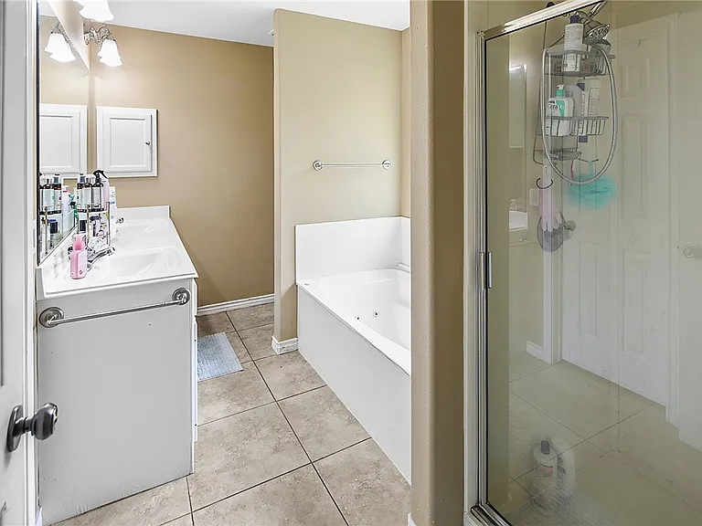 335 Robelmont Dr — Photo 15