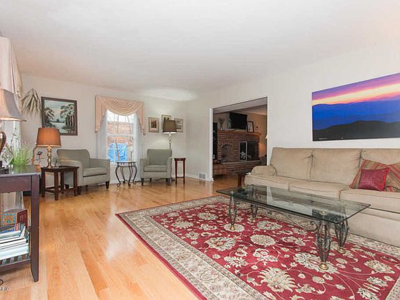4th image of 1401 Pinecrest Ave SE