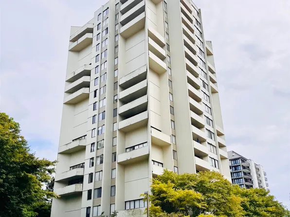 4105 Maywood St #1704, Burnaby, BC V5H 4A3