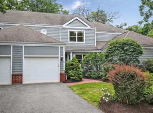 56 Woodcrest Dr, Morristown, NJ 07960