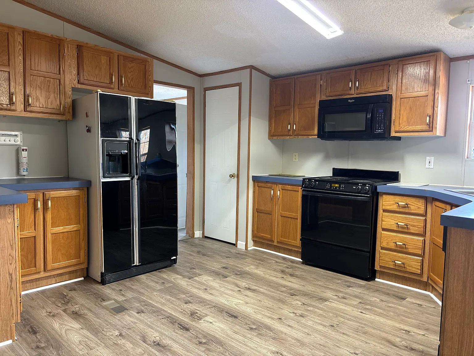 4 bed, 2.5 bath, $1,800 — Photo 3
