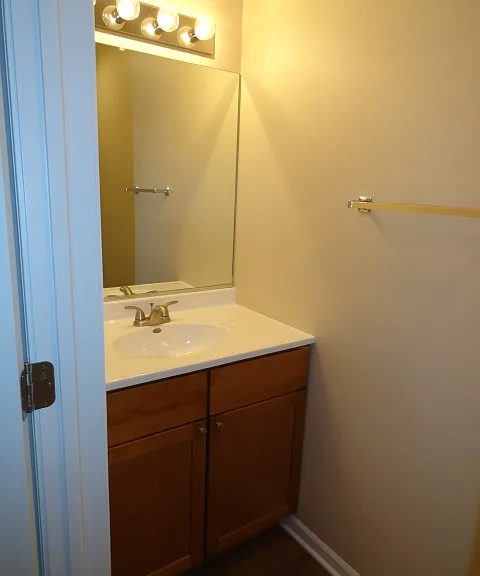 1st floor 1/2 bath