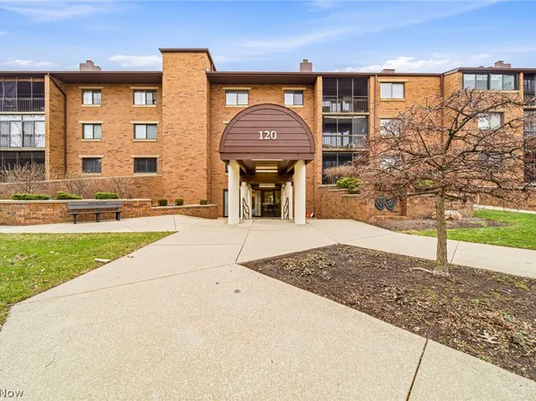 120 Fox Hollow Dr APT 307, Cleveland, OH 44124