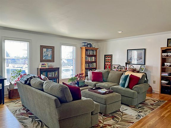 3rd image of 1102 Woodmont Cir