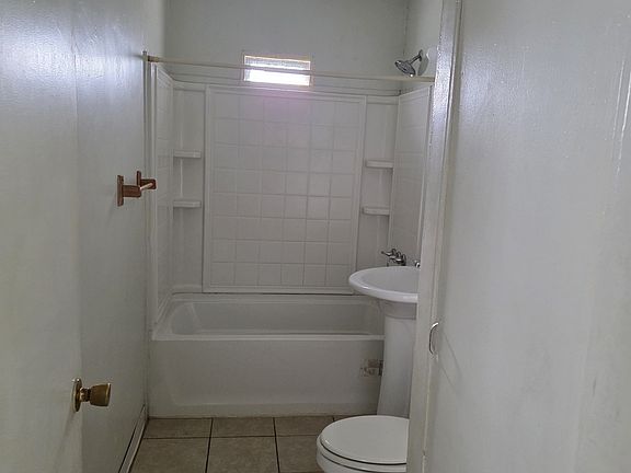4th image of 211 Dowman St