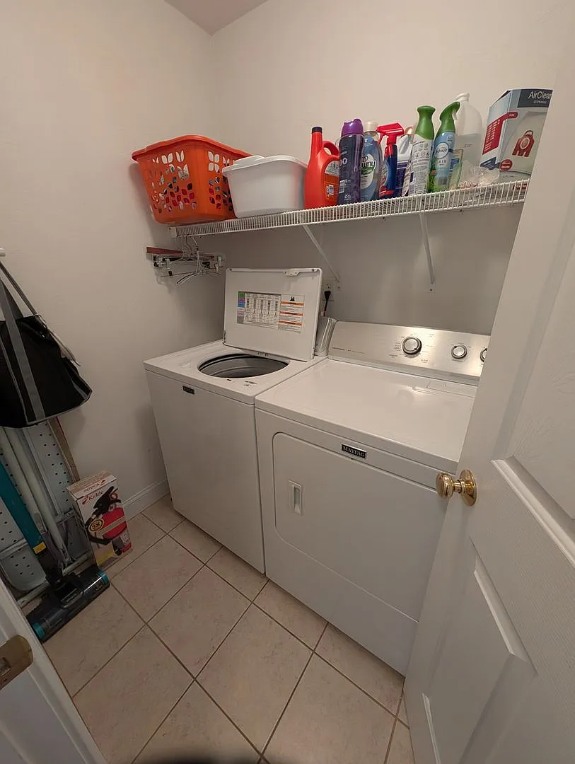 Beautiful 2 Bed / 2 Bath Condo with 2-Car Garage — Photo 3