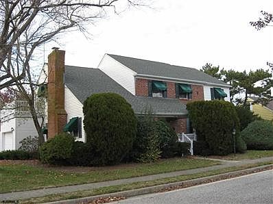 1st image of 900 Gardens Pkwy