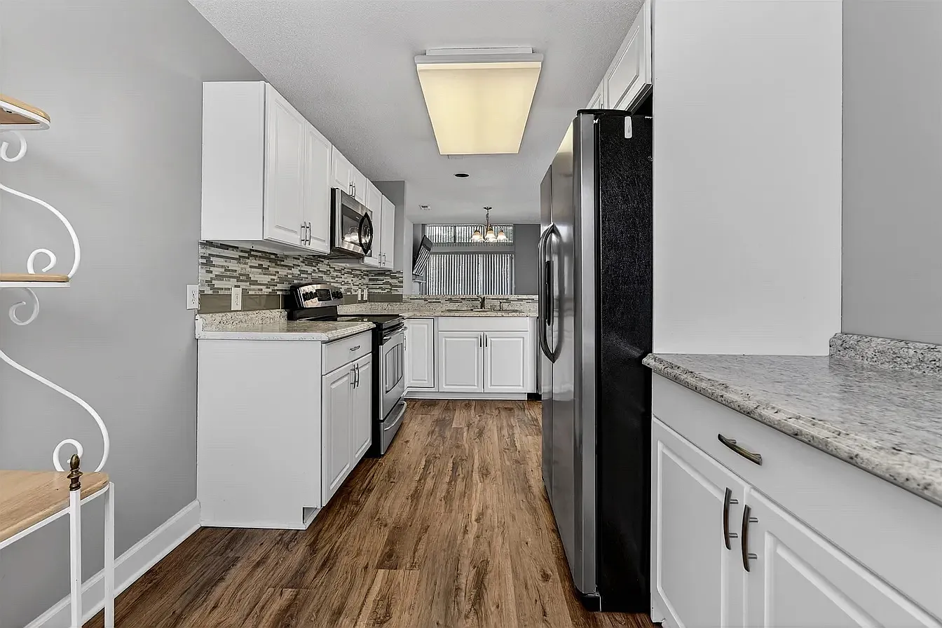 3 bed, 2.5 bath, 1572 sqft, $2,595 — Photo 3