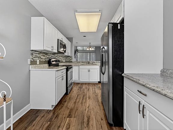 3rd image of 3821 Myrtle Pointe Dr